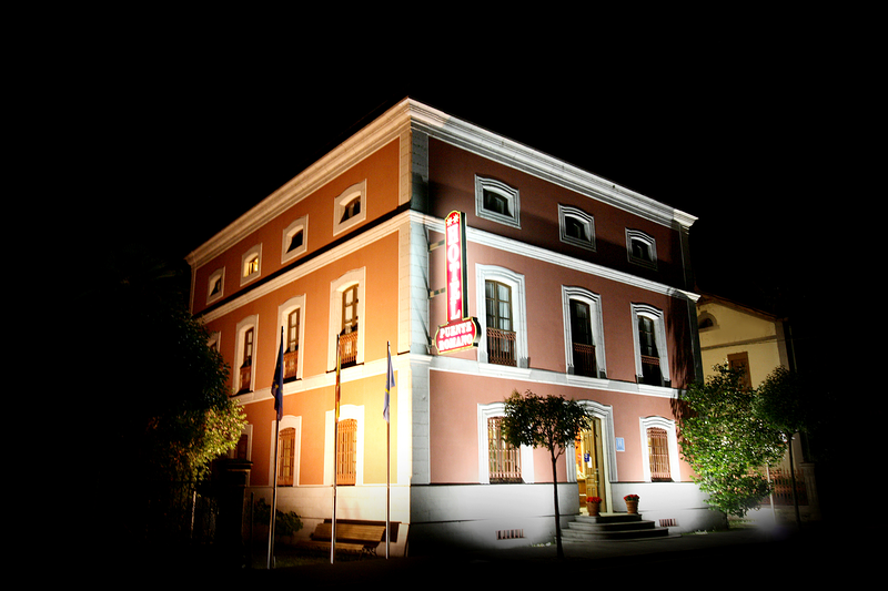 Hotel Puente Romano** 4