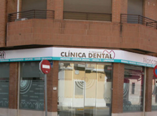 CLÍNICA DENTAL MONCADENT - DENTISTA EN MONCADA 5