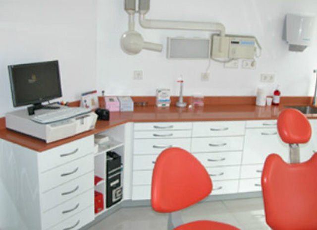 CLÍNICA DENTAL MONCADENT - DENTISTA EN MONCADA 9