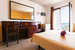 HOTEL ROVIRA TOSSA 4 HOTEL ROVIRA TOSSA 4