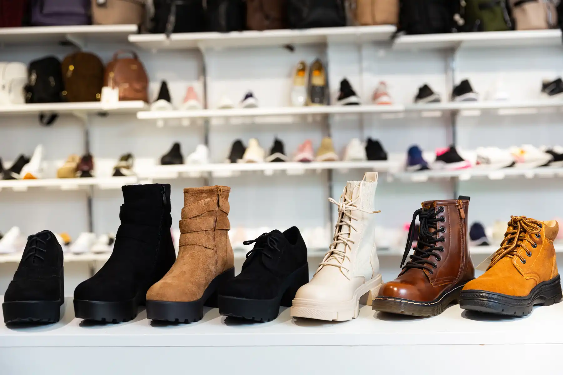 Cal&ccedil;ats Adam 4