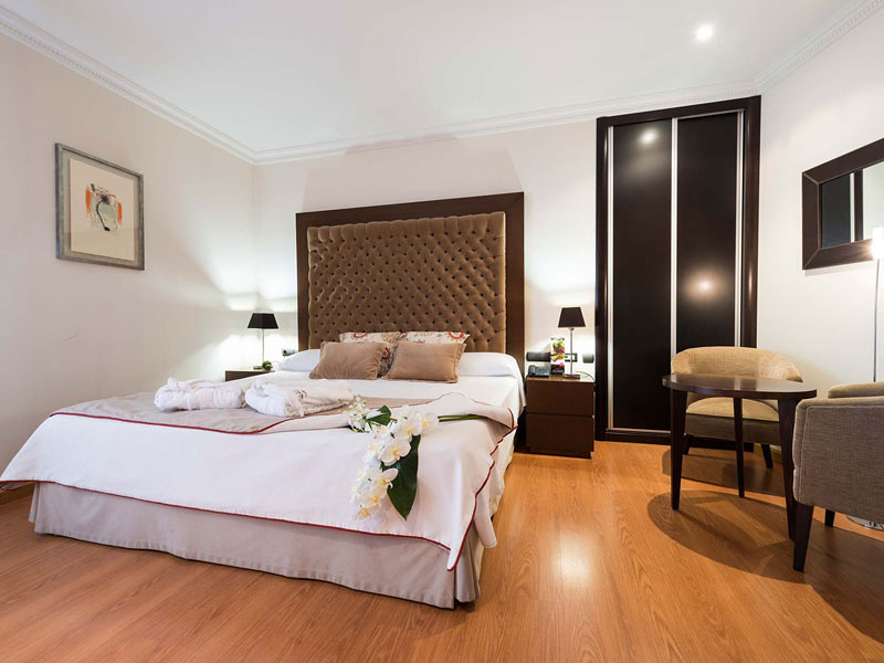 Hotel & Restaurante Infantas de Le&oacute;n HOTELES