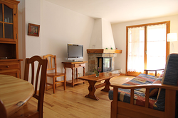 Alquiler de Apartamentos y Casa en Benasque y Sahún APARTAMENTOS TURISTICOS Y CASAS DE VACACIONES: ALQUILER Alquiler de Apartamentos y Casa en Benasque y Sahún APARTAMENTOS TURISTICOS Y CASAS DE VACACIONES: ALQUILER