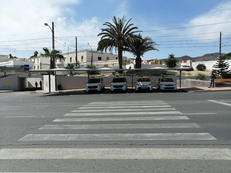 Uni Taxi TAXIS: SERVICIOS Y PARADAS