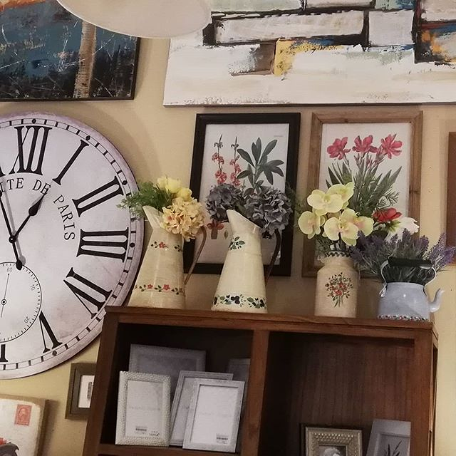 Carmen Cuervo MUEBLES DE DISEÑO: ESTABLECIMIENTOS