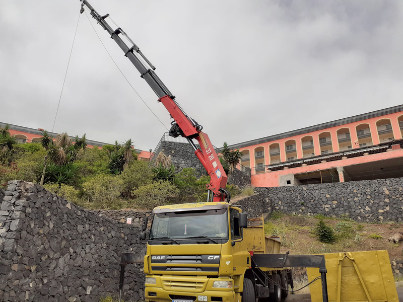 Transportes y Gr&uacute;as Sisi 38