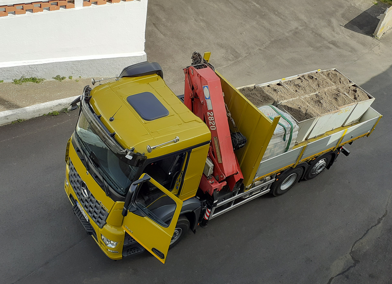 Transportes y Gr&uacute;as Sisi 18