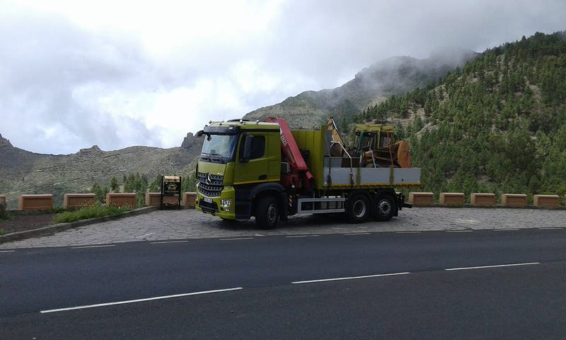 Transportes y Gr&uacute;as Sisi 25