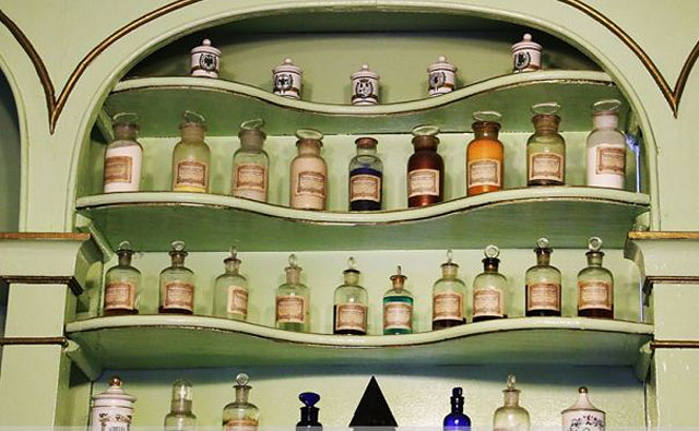 Farmacia Carlos S&aacute;nchez - Monge 3