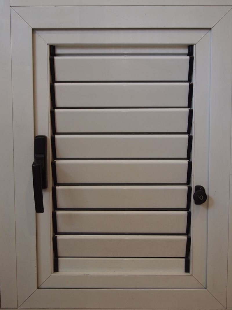 Aluminios Goya Dorado 9