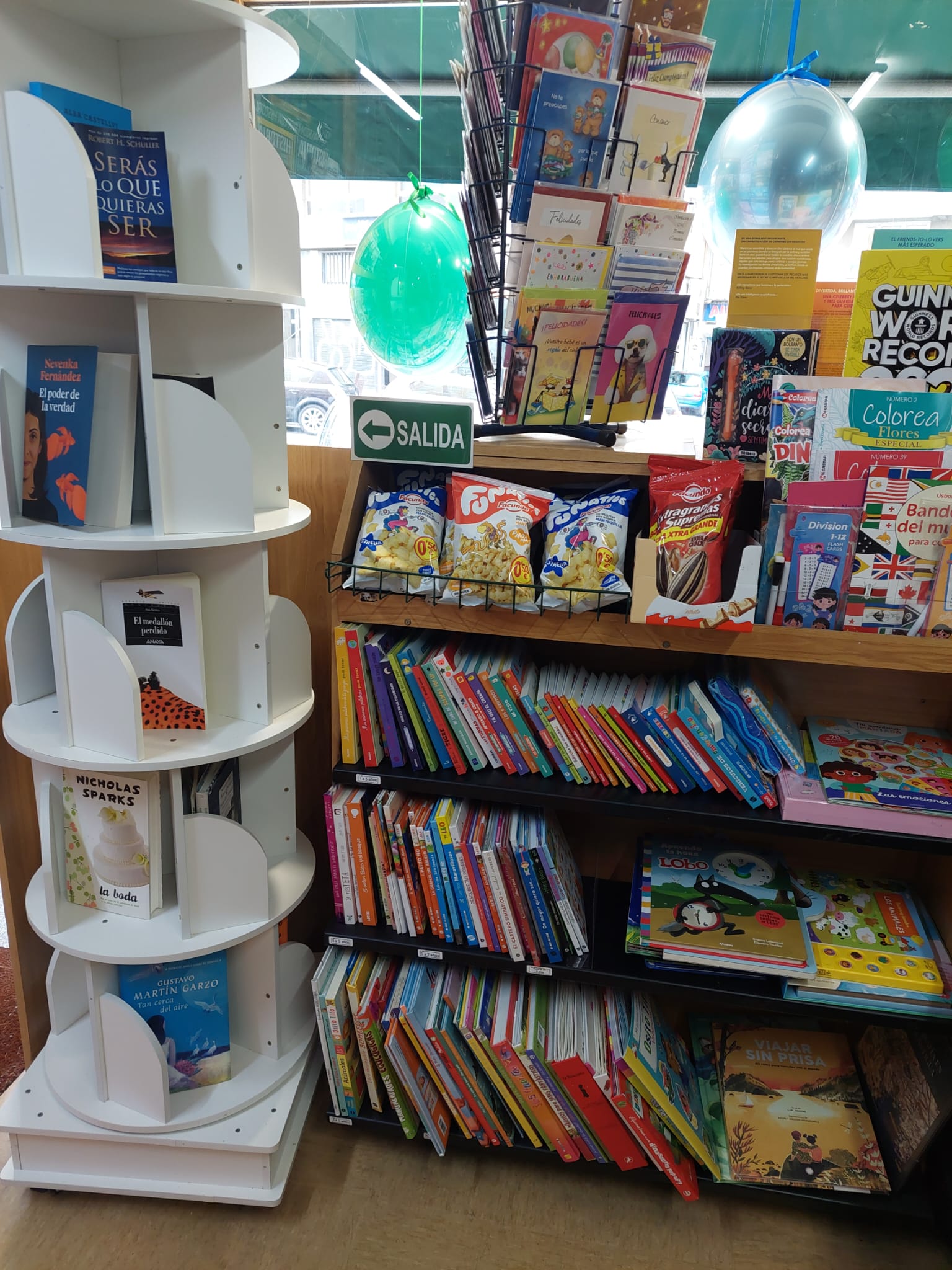 Librer&iacute;a Maiky 16