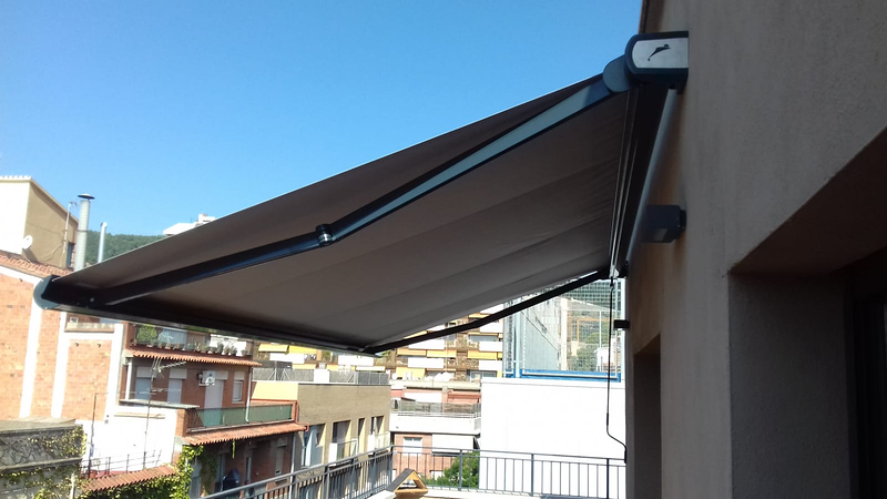 Toldos Gran V&iacute;a TOLDOS: FABRICACION E INSTALACION