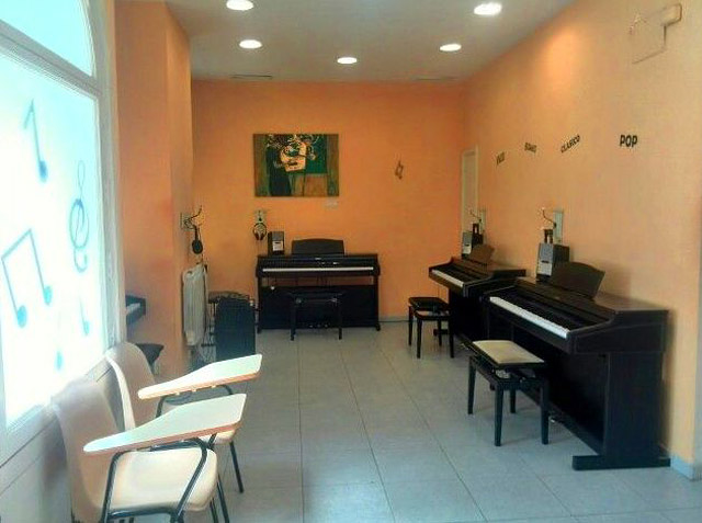 Roland Escuela de Música 11