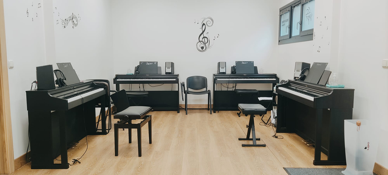 Roland Escuela de Música 4