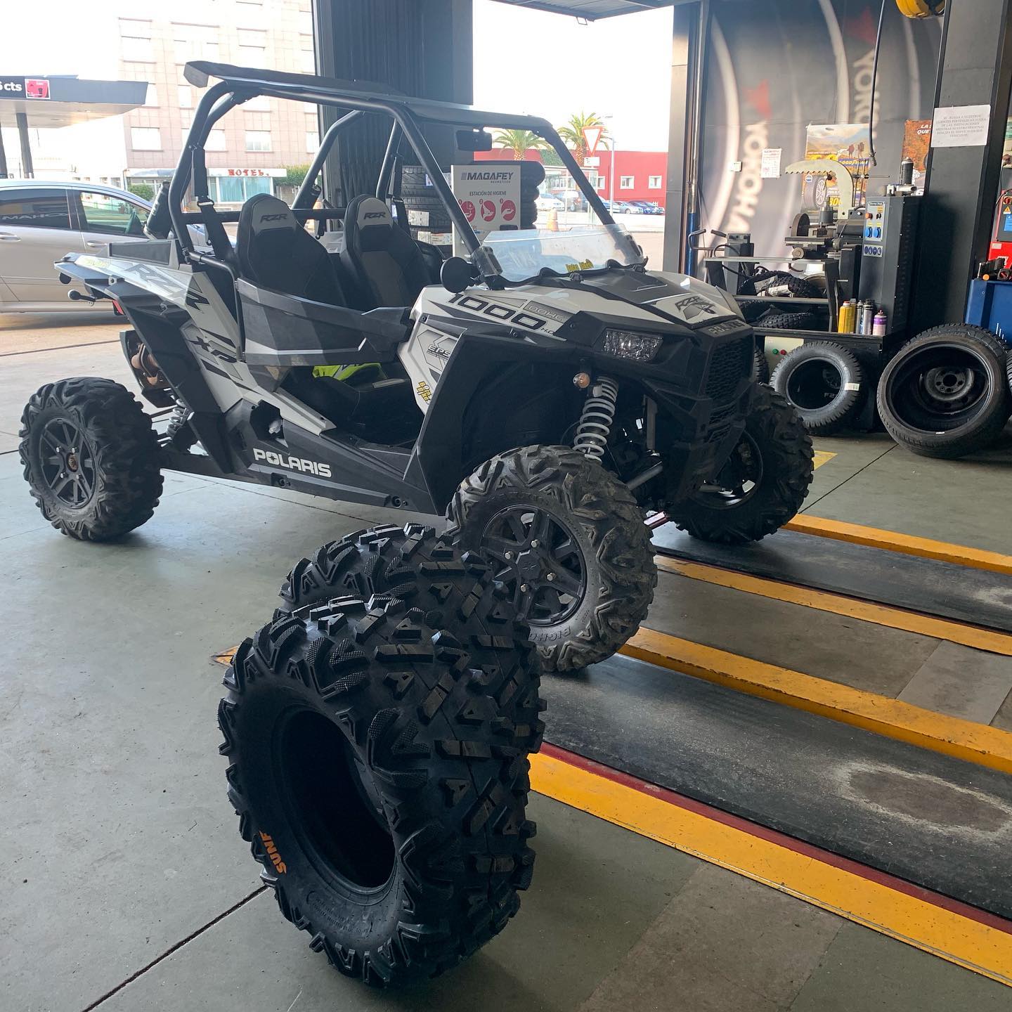 Neumaticos Magafey S.L. 12