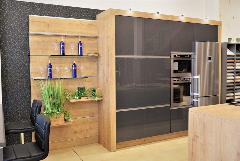 COCINAS TRAZOS MUEBLES DE COCINA: ESTABLECIMIENTOS