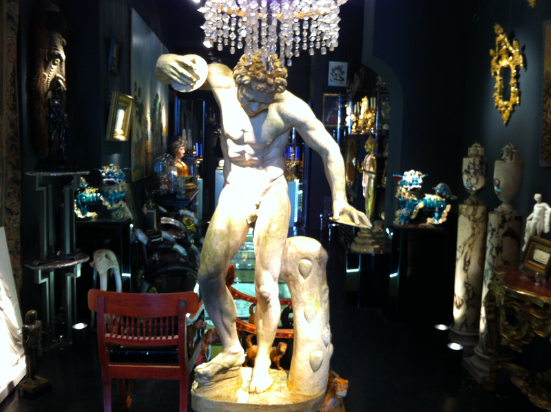 Entred&oacute;s Antig&uuml;edades 4