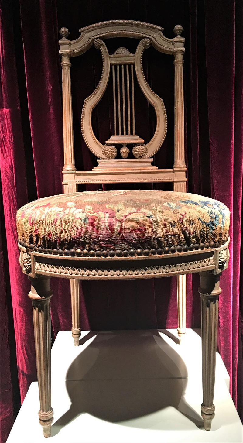 Entred&oacute;s Antig&uuml;edades 12