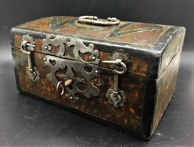 Entred&oacute;s Antig&uuml;edades 9