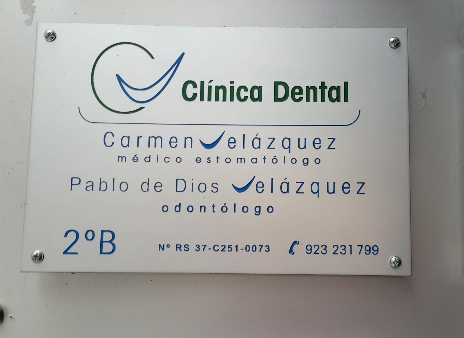 Clínica Dental Carmen Velázquez Sánchez y Pablo de Dios Velázquez