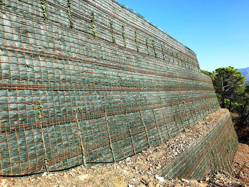 Wall Solutions&reg; · Muros de Contenci&oacute;n y Taludes 4