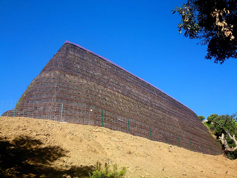 Wall Solutions&reg; · Muros de Contenci&oacute;n y Taludes 7