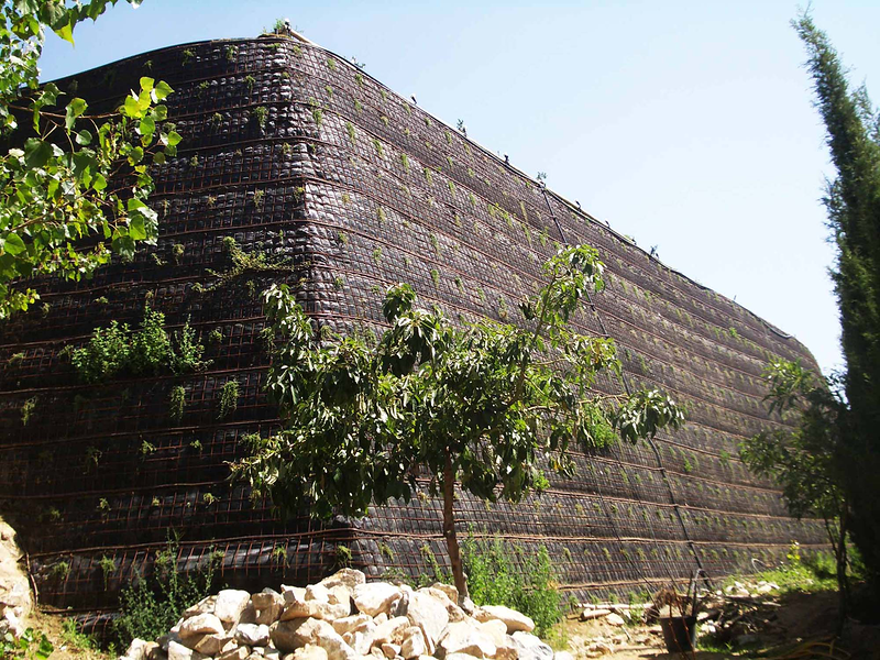 Wall Solutions&reg; · Muros de Contenci&oacute;n y Taludes 5