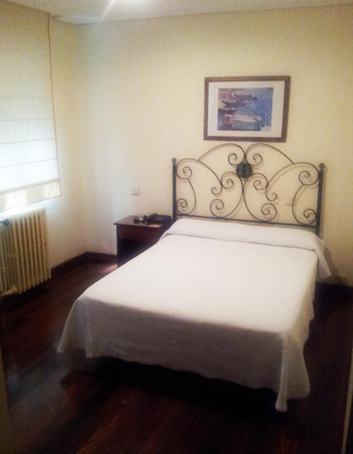 Hostal C&aacute;ndido Ourense