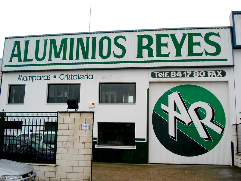 Aluminios Reyes CARPINTERIA DE ALUMINIO