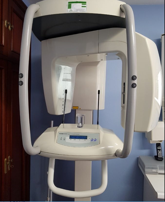 Dr. Agustín Marquina "Clínica Dental Torrecedeira" CLINICAS DENTALES