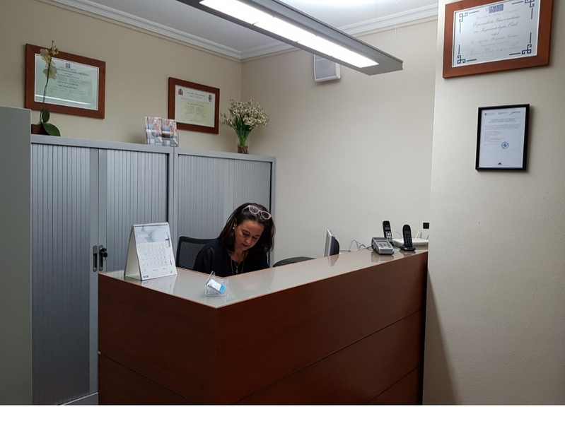 Dr. Agustín Marquina "Clínica Dental Torrecedeira" 3