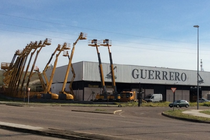 Gruas Guerrero GRUAS CAMION Y MOVILES: SERVICIOS