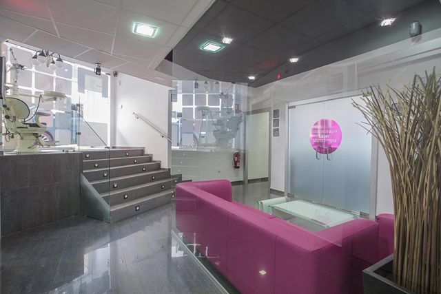 Cl&iacute;nicas Ruiz y Cobo CLINICAS DENTALES