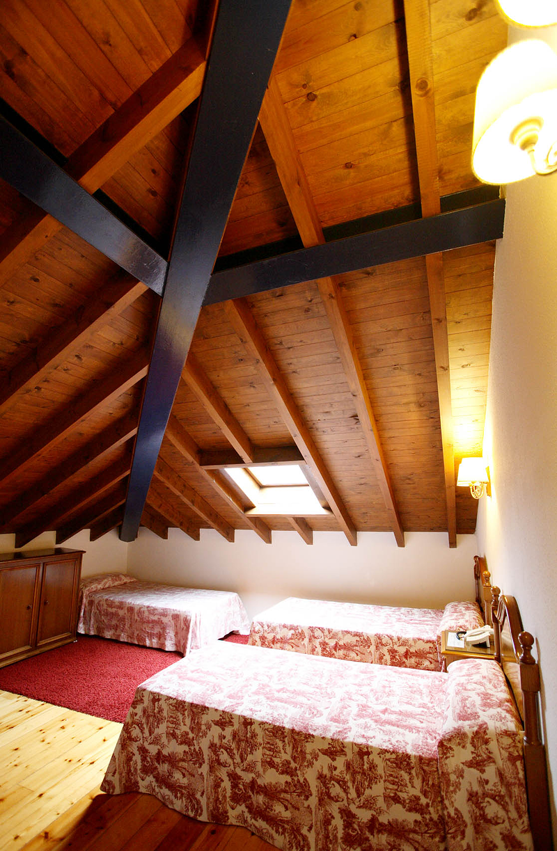 Hotel Puente Romano** 16