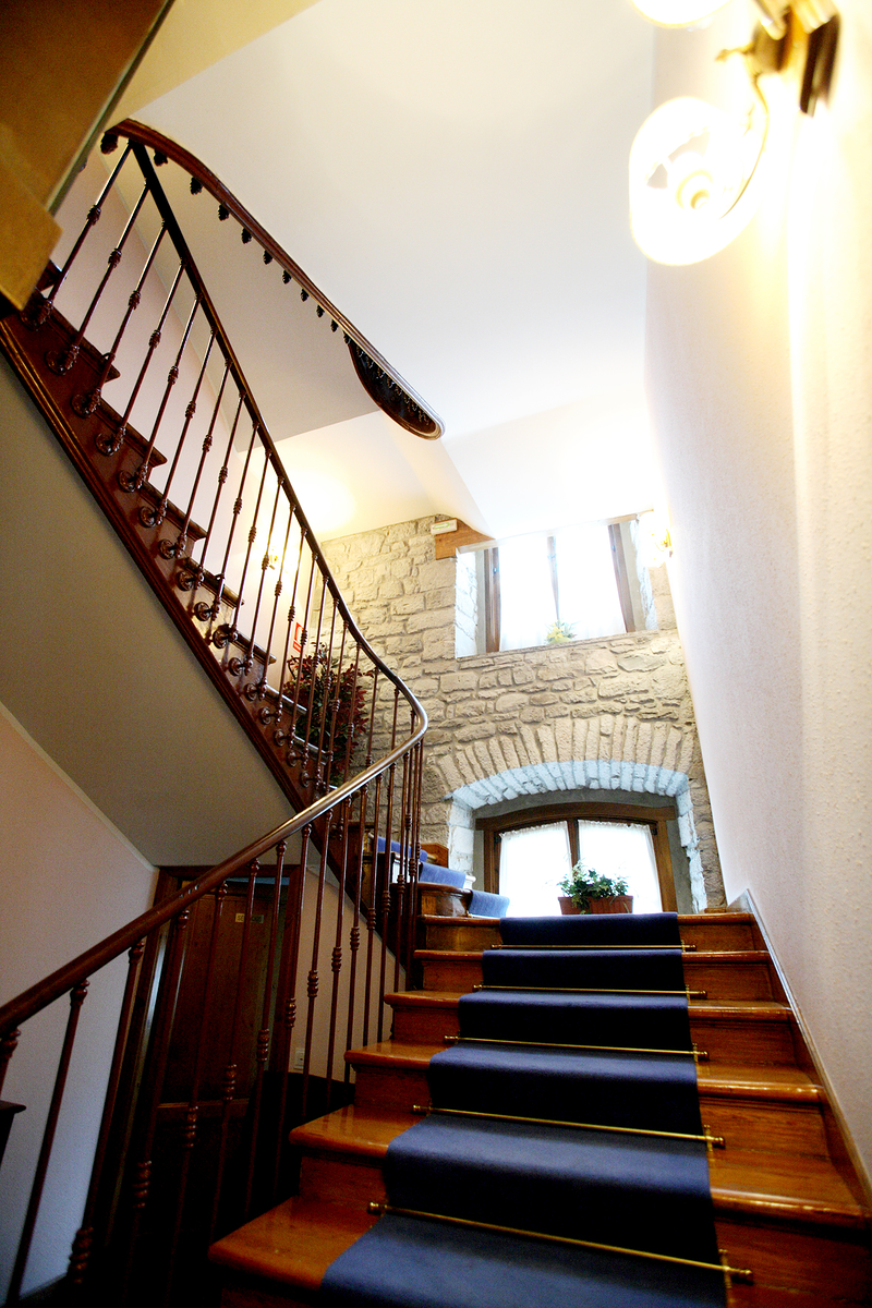 Hotel Puente Romano** 12