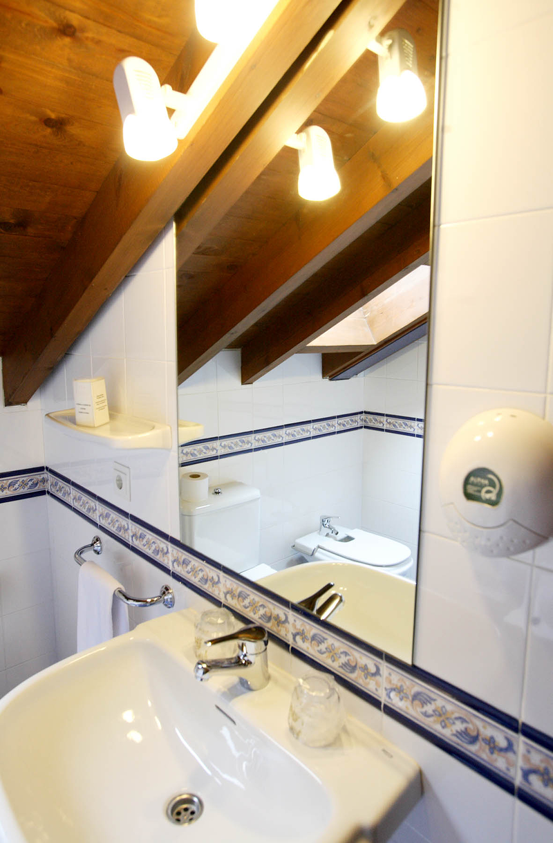 Hotel Puente Romano** 8