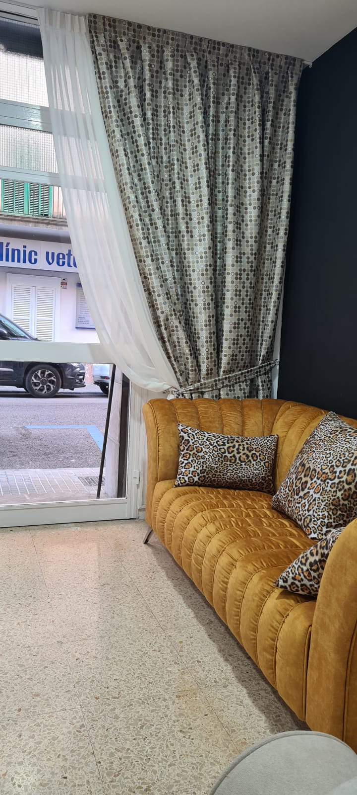 TAPICER&Iacute;A JARA. 28