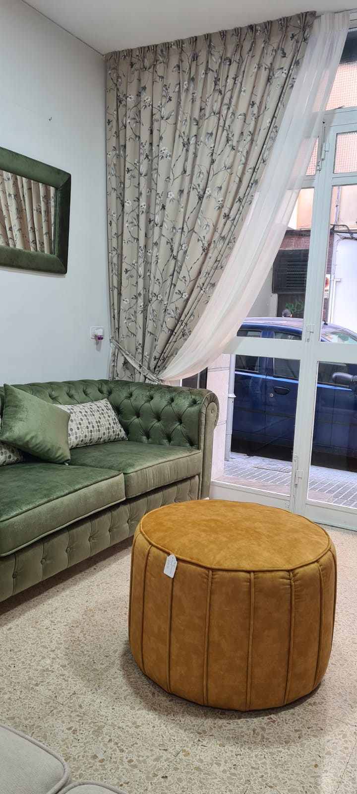 TAPICER&Iacute;A JARA. 25