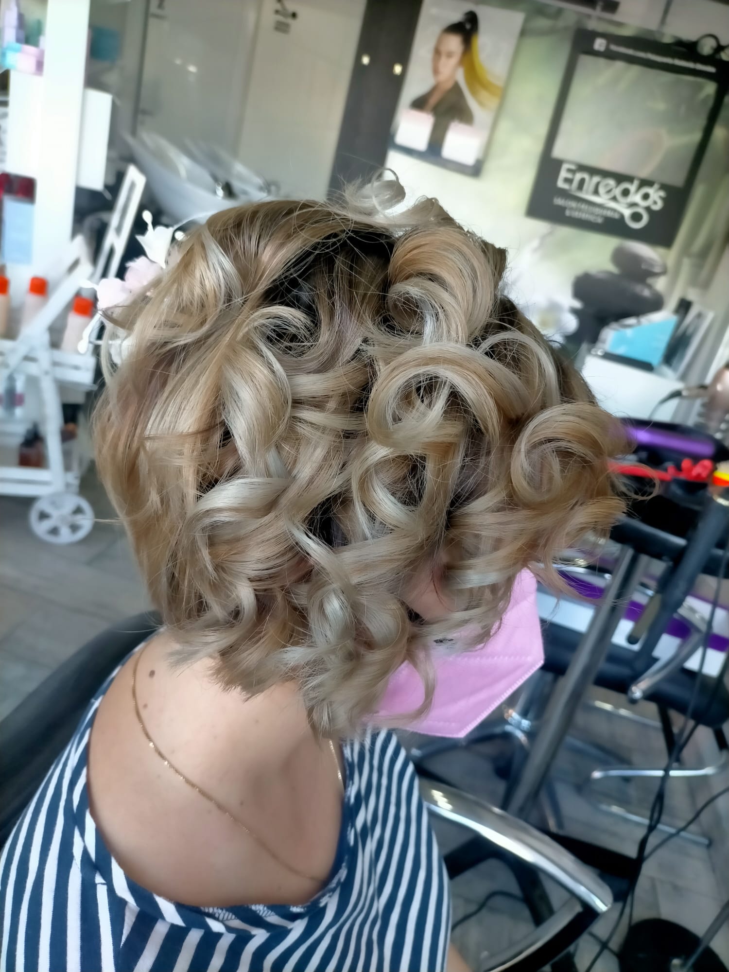 Peluquer&iacute;a y Barber&iacute;a Enredos 38