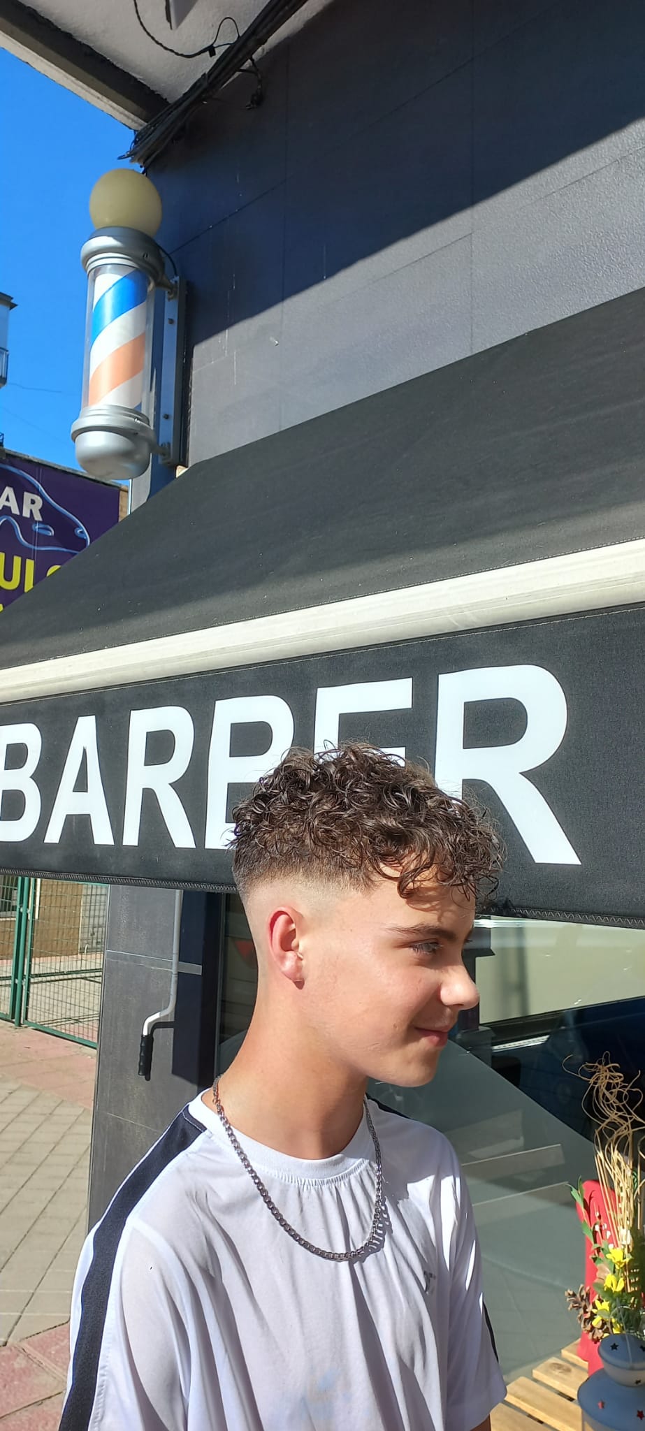 Peluquer&iacute;a y Barber&iacute;a Enredos 20