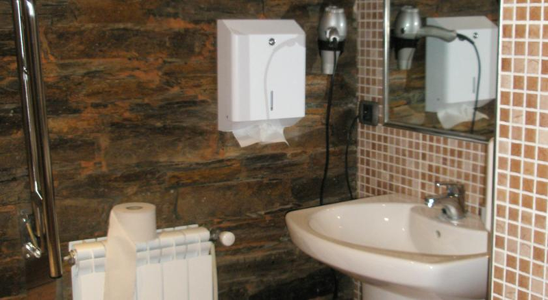 Albergue Val de Samos 4