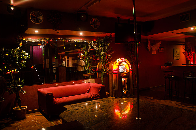 NIGHT CLUB LUL&Uacute; 5