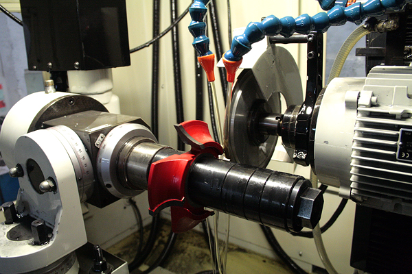 UTILLAJES AMORÓS - MAKROTOOLS SUMINISTROS INDUSTRIALES