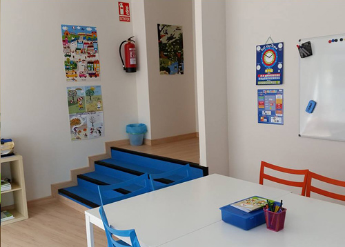 Peekaboo School Of English 3