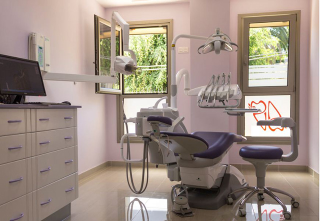 Leticia Capote - Cl&iacute;nica Dental Telde 3