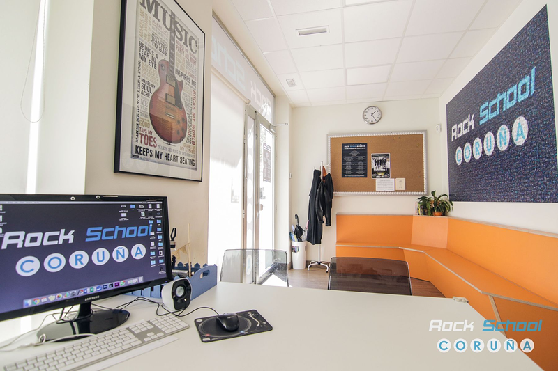 Rock School Coru&ntilde;a ACADEMIAS DE MUSICA Y CANTO