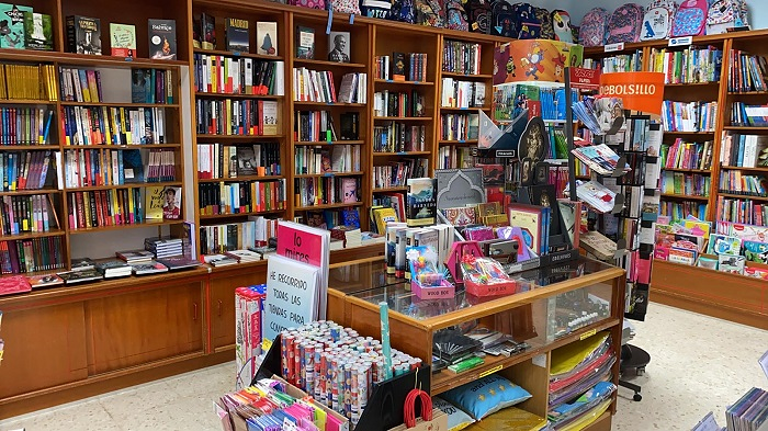 Librer&iacute;a Atl&aacute;ntida 12