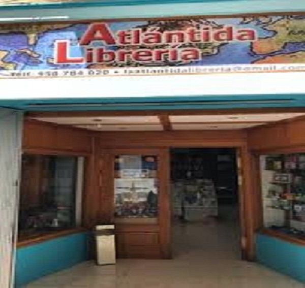 Librer&iacute;a Atl&aacute;ntida 19