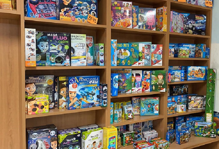 Librer&iacute;a Atl&aacute;ntida 16