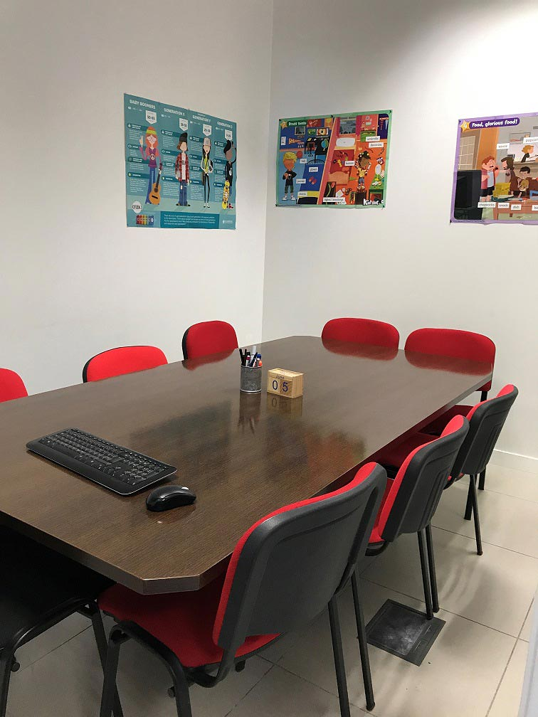 First in English ACADEMIAS DE IDIOMAS
